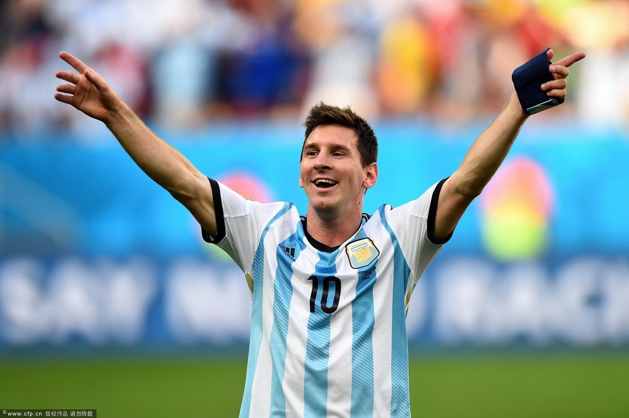 董勇冲上热搜！白玉兰后台吃桃酥画风可爱，网友：老年人最爱吃